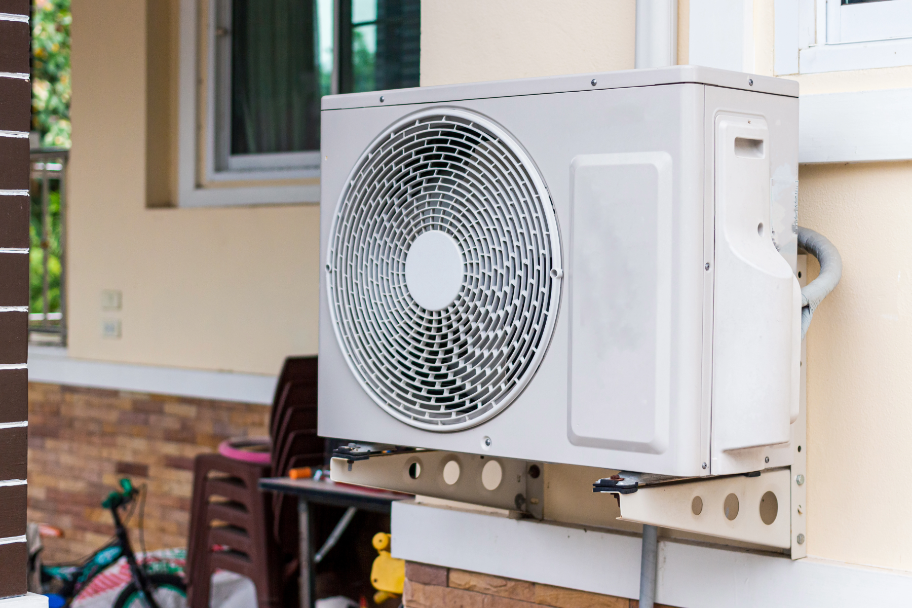 Outdoor heat pump unit installed at a London, Ontario home